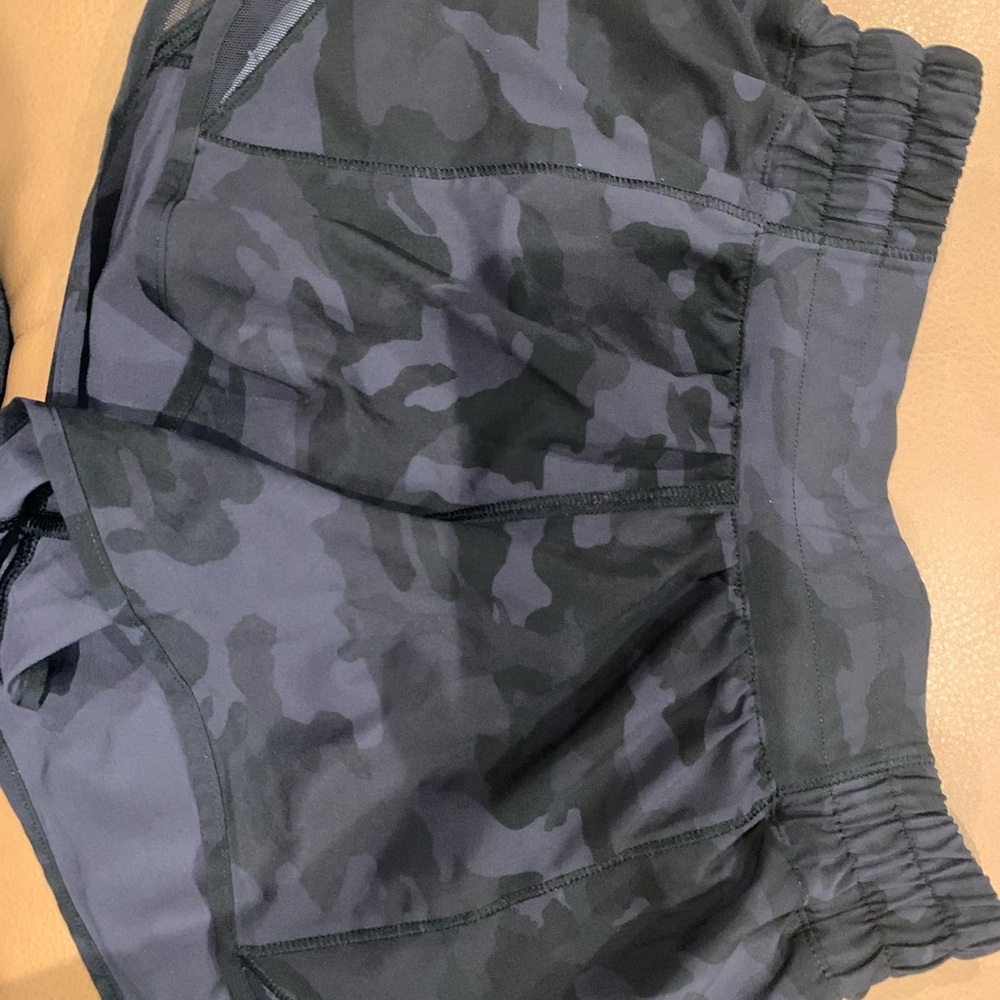 LULULEMON HOTTY HOT SHORTSSSS